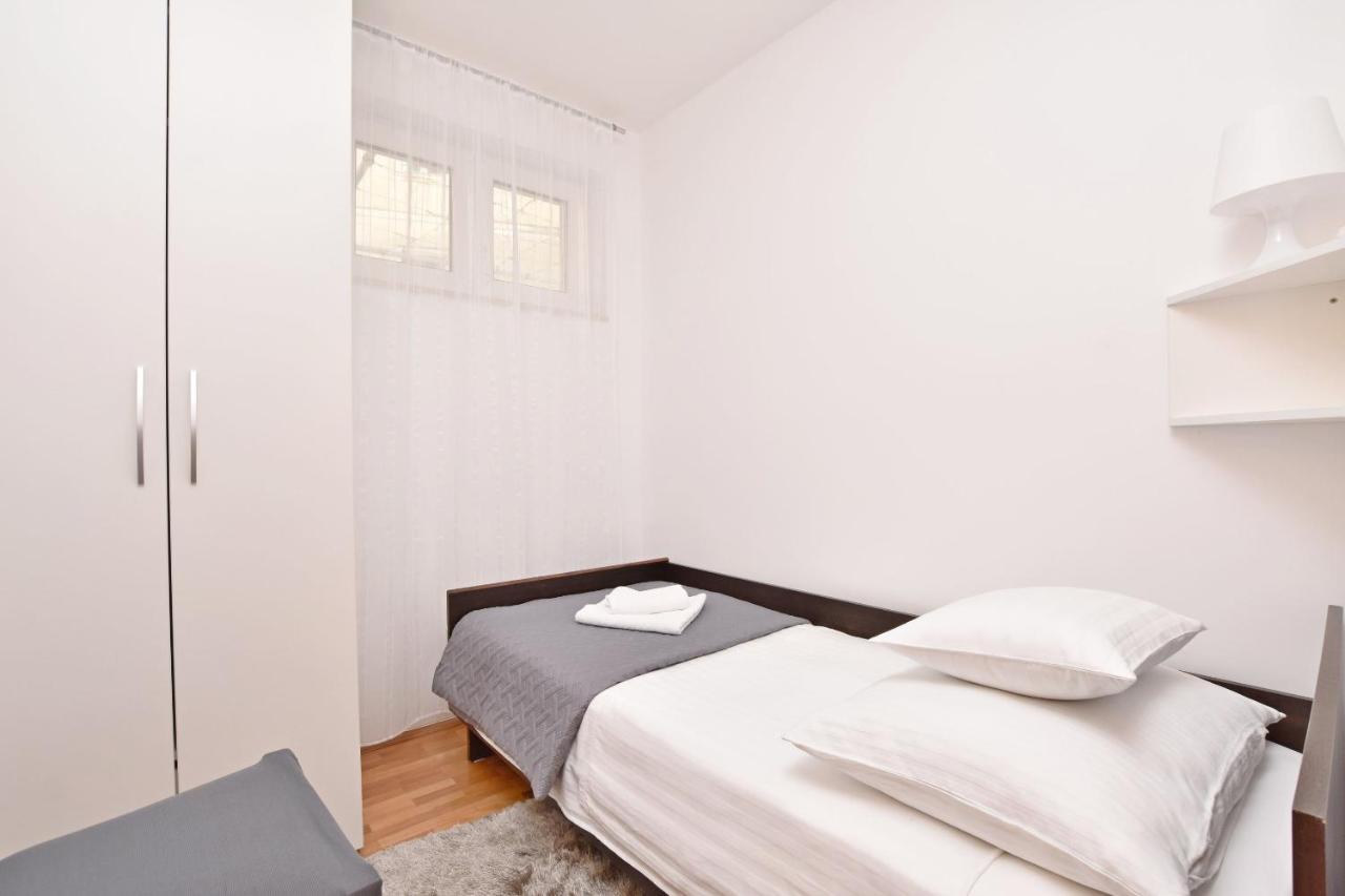 Apartment Mate โอมิช ภายนอก รูปภาพ