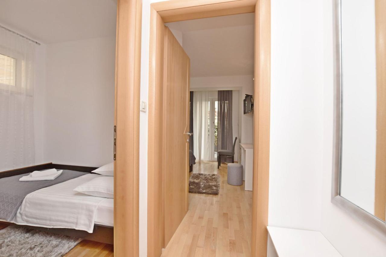 Apartment Mate โอมิช ภายนอก รูปภาพ