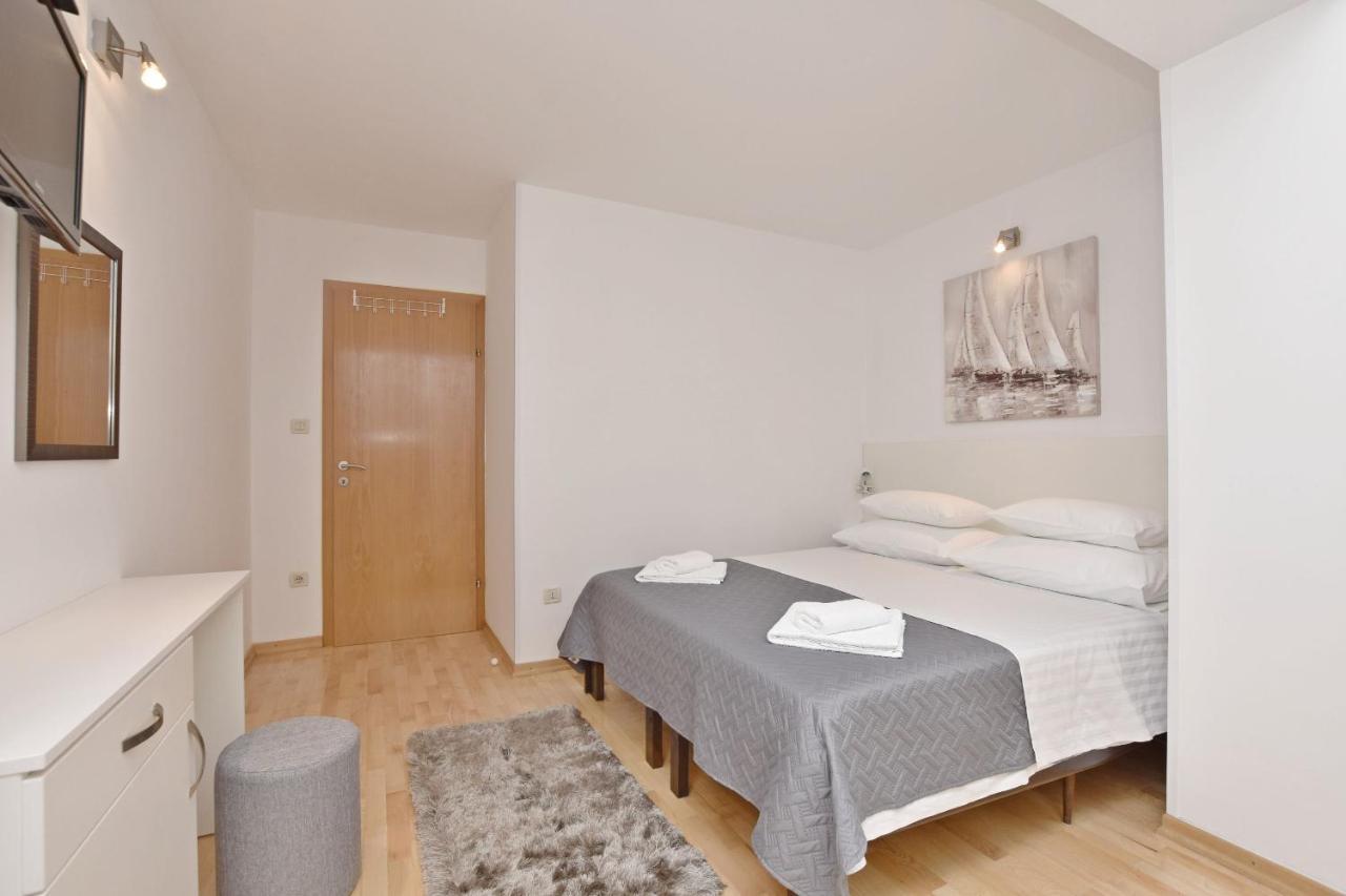 Apartment Mate โอมิช ภายนอก รูปภาพ