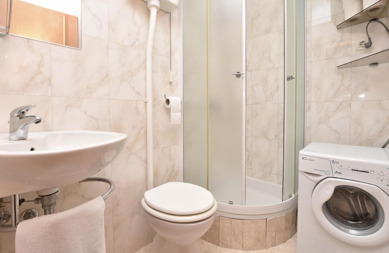 Apartment Mate โอมิช ภายนอก รูปภาพ