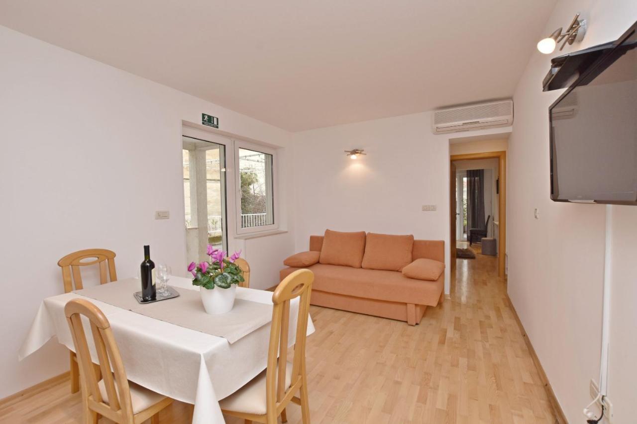 Apartment Mate โอมิช ภายนอก รูปภาพ